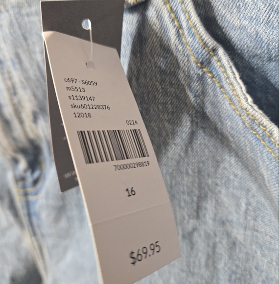 Lane Byrant Boyfriend Mid Rise Midi Light Denim Shorts NWT Size: 16 - Picture 2 of 6